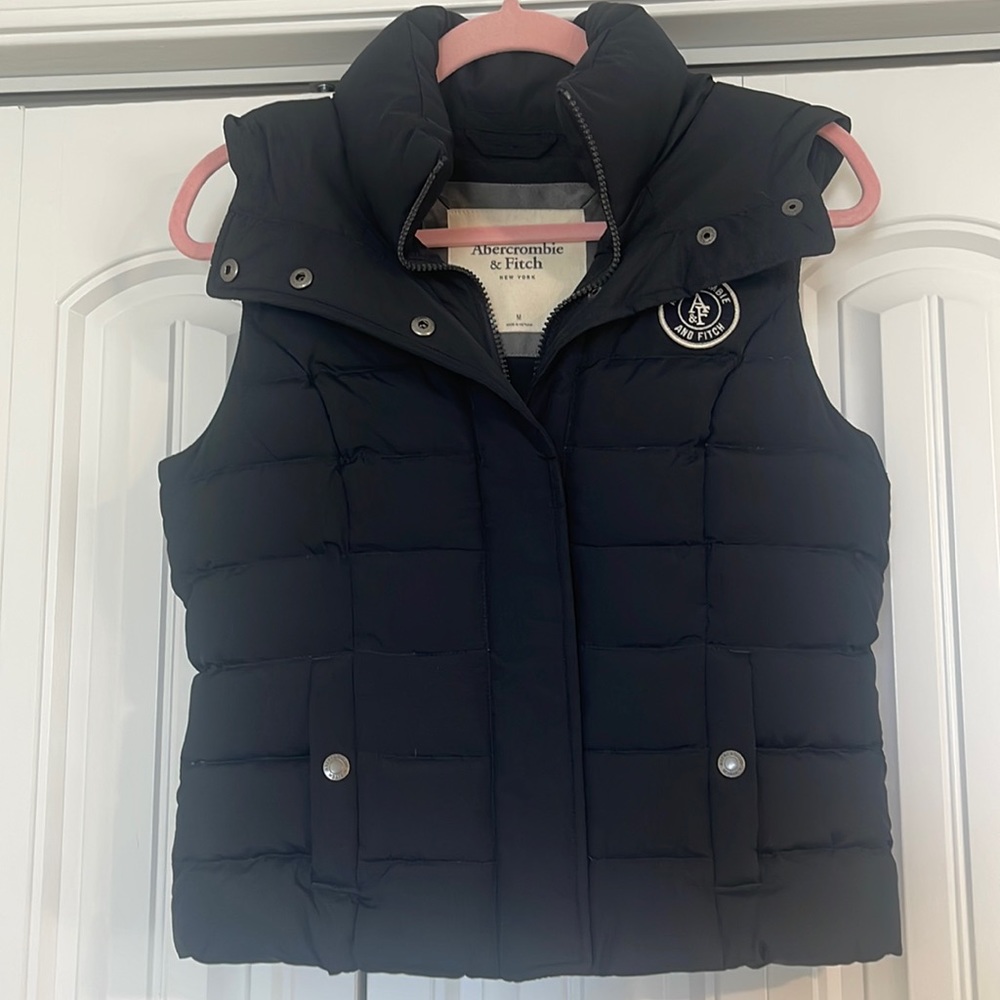 Abercrombie and Fitch / Size M / Black